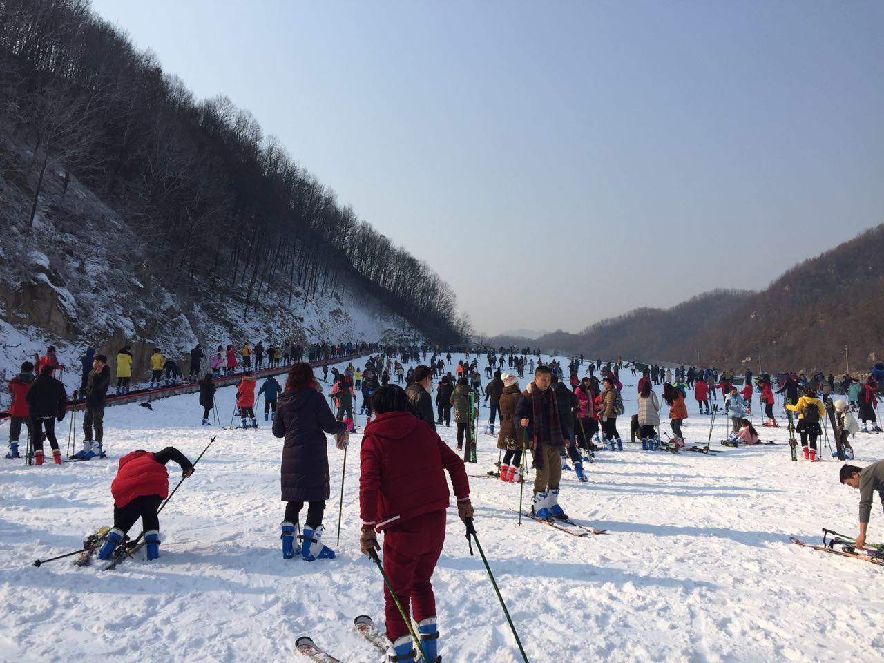 河南平頂山大峽谷滑雪場(chǎng)游樂場(chǎng)成功開幕，河北迪特加油助威