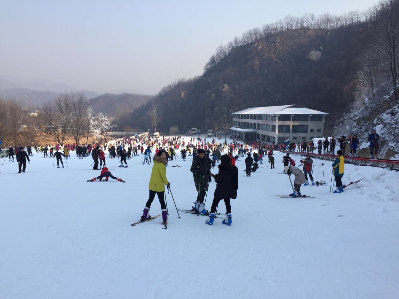 河南平頂山大峽谷滑雪場(chǎng)游樂場(chǎng)成功開幕，河北迪特加油助威